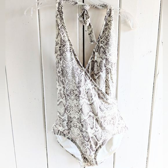 🌴Carmen Marc Valvo Python Halter Swimsuit NWOT sz 6 - Picture 3 of 11